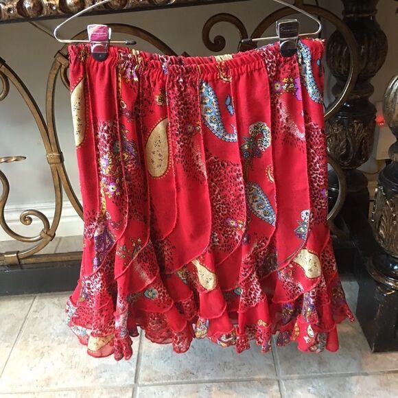 LUSH RED Seamed Skirt - Picture 1 of 9